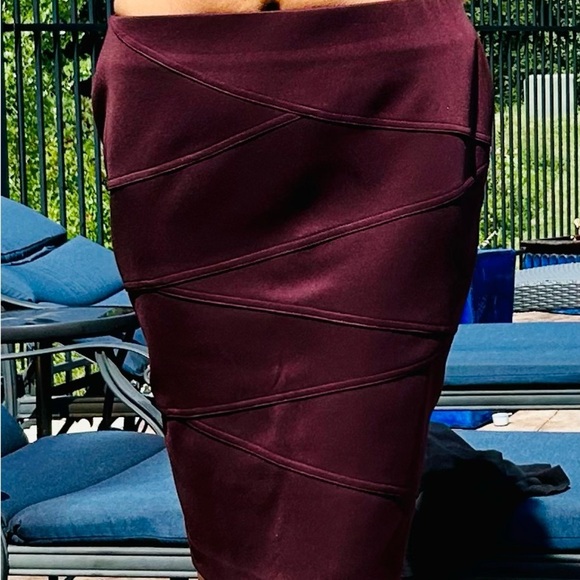 Deep purple‎ skirt - Picture 1 of 5